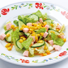 Салат с ветчиной и кукурузой