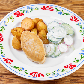 Куриная котлета с пикантным маслом и жареным картофелем (ВТОРНИК)